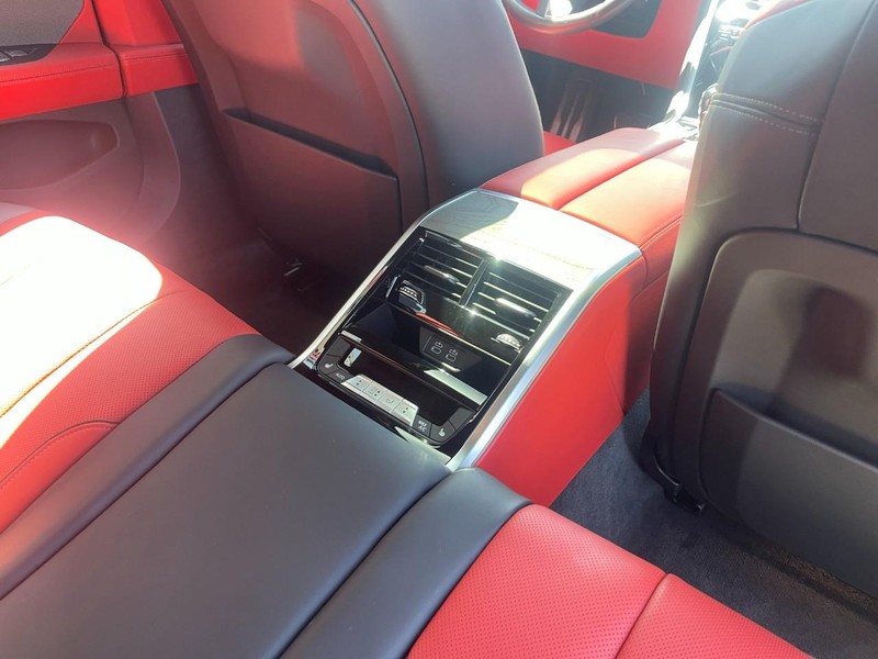BMW 8 Series Vehicle Image 15