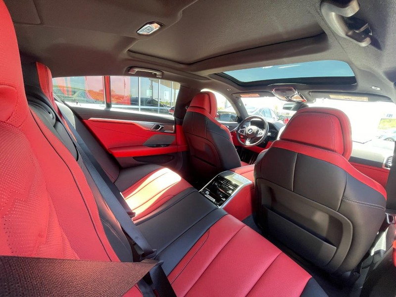 BMW 8 Series Vehicle Image 16
