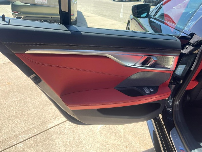BMW 8 Series Vehicle Image 21