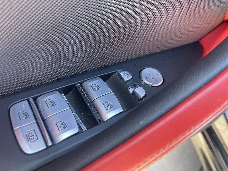 BMW 8 Series Vehicle Image 26