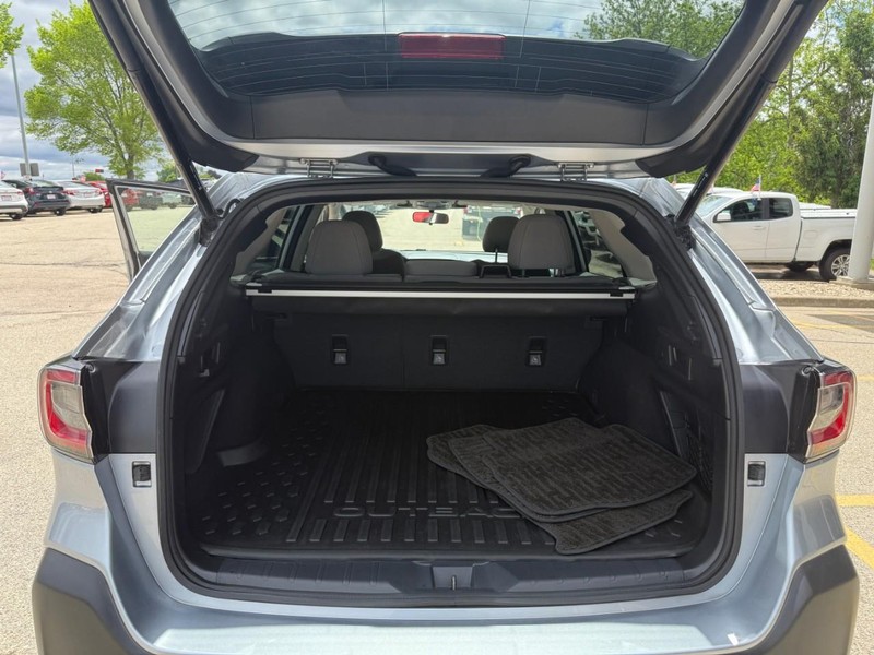 Subaru Outback Vehicle Image 11