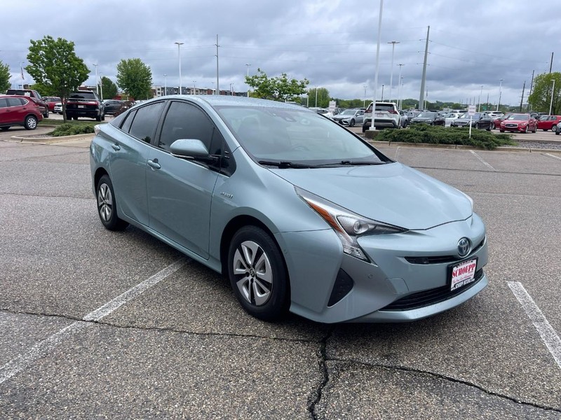 Toyota Prius Vehicle Image 02