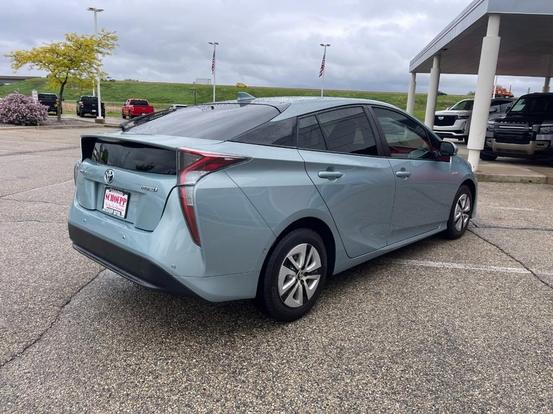 Toyota Prius Vehicle Image 03