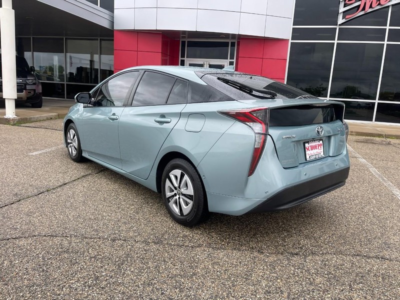 Toyota Prius Vehicle Image 04