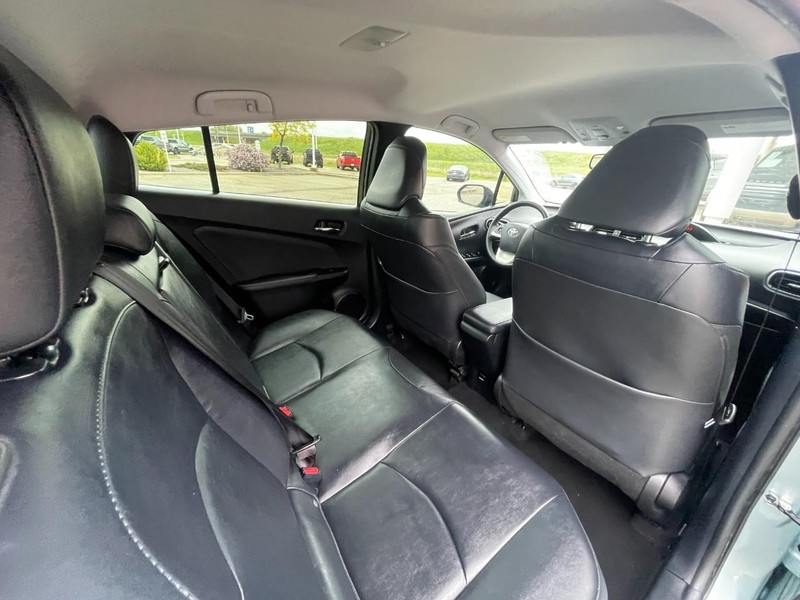 Toyota Prius Vehicle Image 09