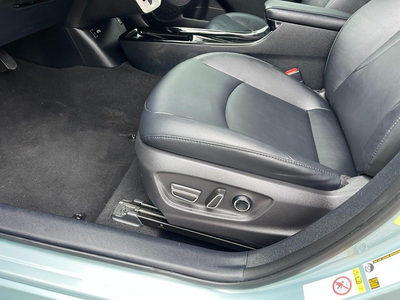 Toyota Prius Vehicle Image 15