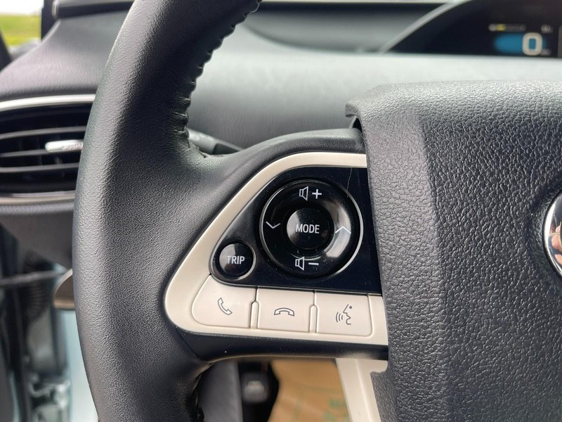 Toyota Prius Vehicle Image 18