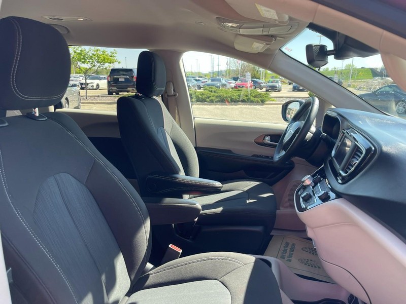 Chrysler Voyager Vehicle Image 10