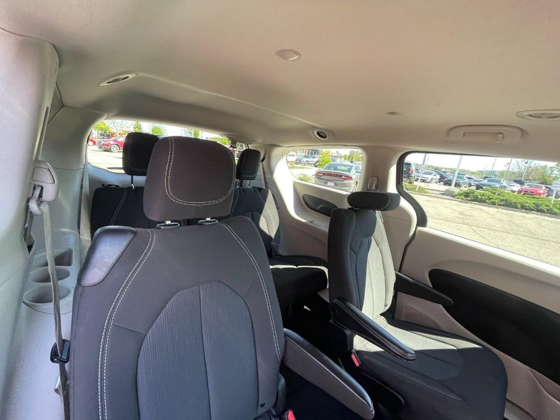 Chrysler Voyager Vehicle Image 13