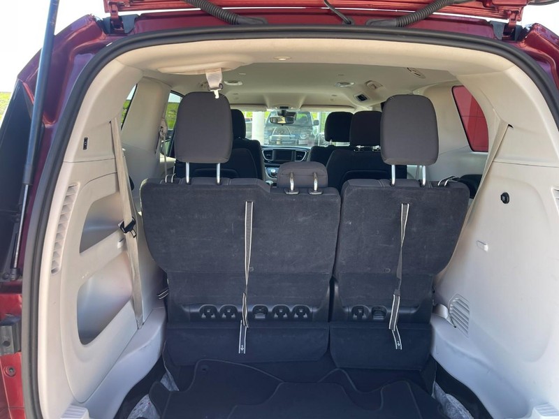 Chrysler Voyager Vehicle Image 15
