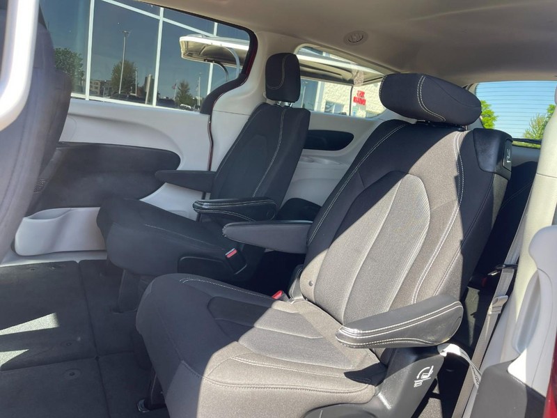 Chrysler Voyager Vehicle Image 17
