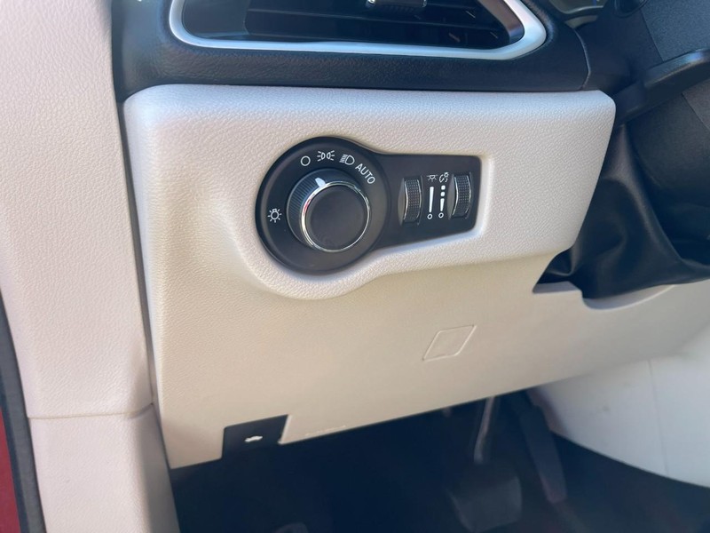 Chrysler Voyager Vehicle Image 22