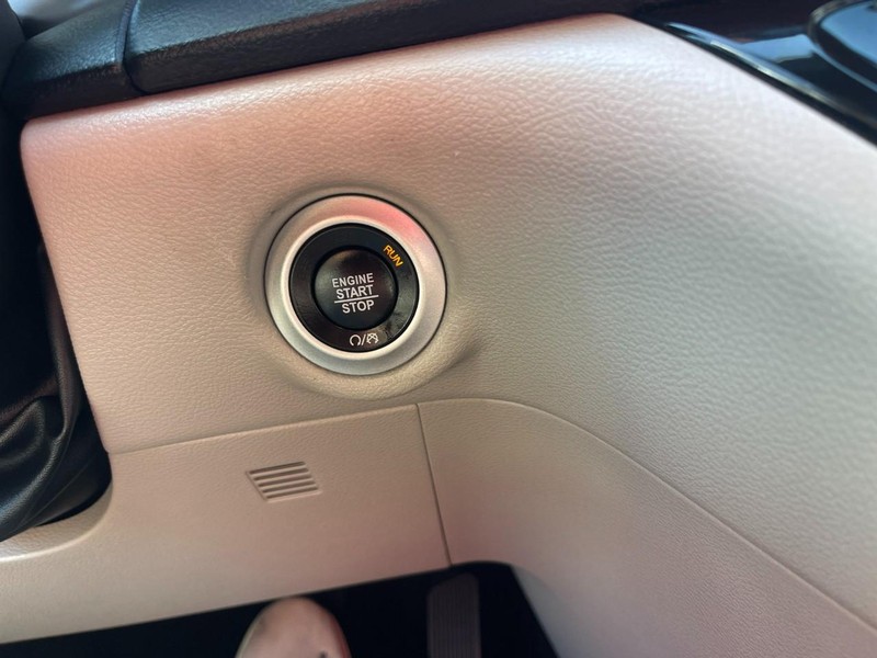 Chrysler Voyager Vehicle Image 28