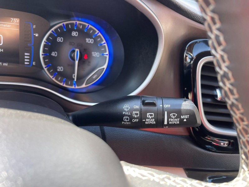 Chrysler Voyager Vehicle Image 32