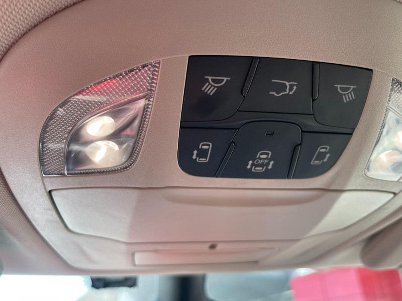 Chrysler Voyager Vehicle Image 33
