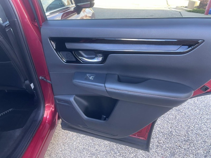 Honda CR-V Hybrid Vehicle Image 16