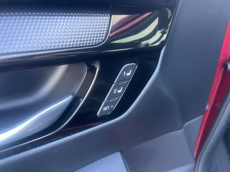 Honda CR-V Hybrid Vehicle Image 24