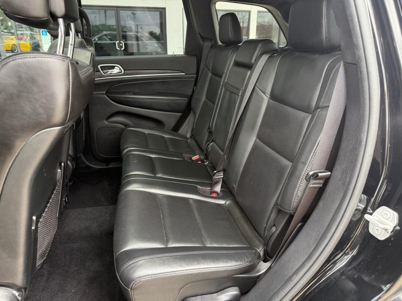 Jeep Grand Cherokee Vehicle Image 11
