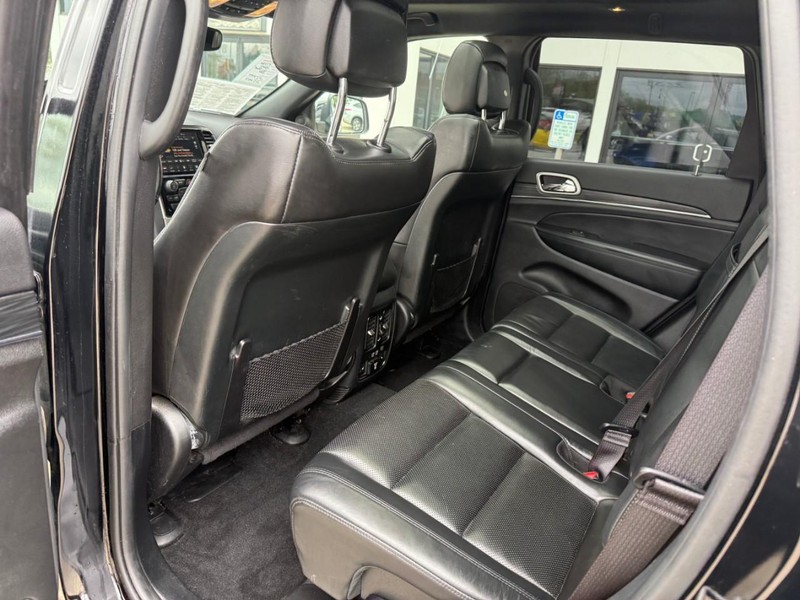 Jeep Grand Cherokee Vehicle Image 12