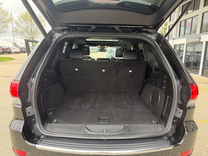 Jeep Grand Cherokee Vehicle Image 13