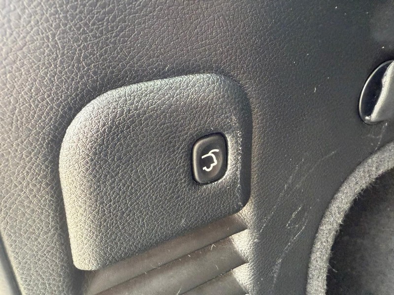 Jeep Grand Cherokee Vehicle Image 14
