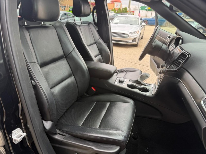 Jeep Grand Cherokee Vehicle Image 17