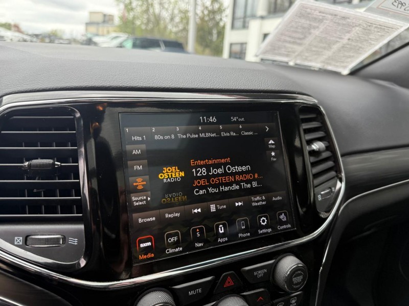 Jeep Grand Cherokee Vehicle Image 25