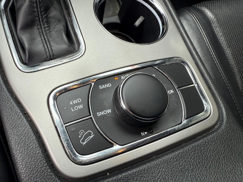 Jeep Grand Cherokee Vehicle Image 28