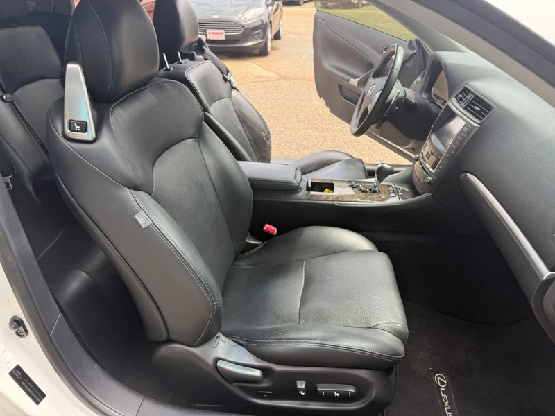 Lexus IS 250C Vehicle Image 12