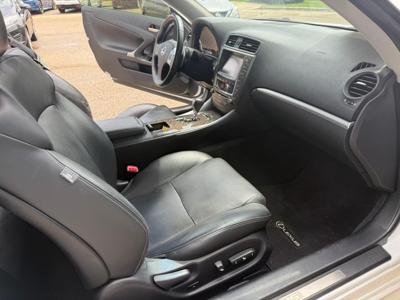 Lexus IS 250C Vehicle Image 13