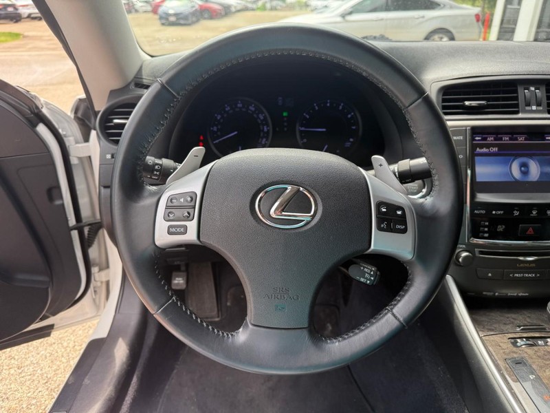 Lexus IS 250C Vehicle Image 16