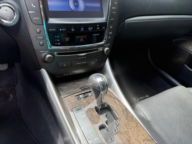 Lexus IS 250C Vehicle Image 28