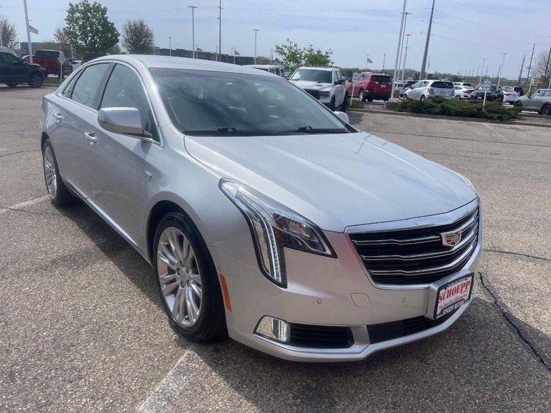 Cadillac XTS Vehicle Image 02