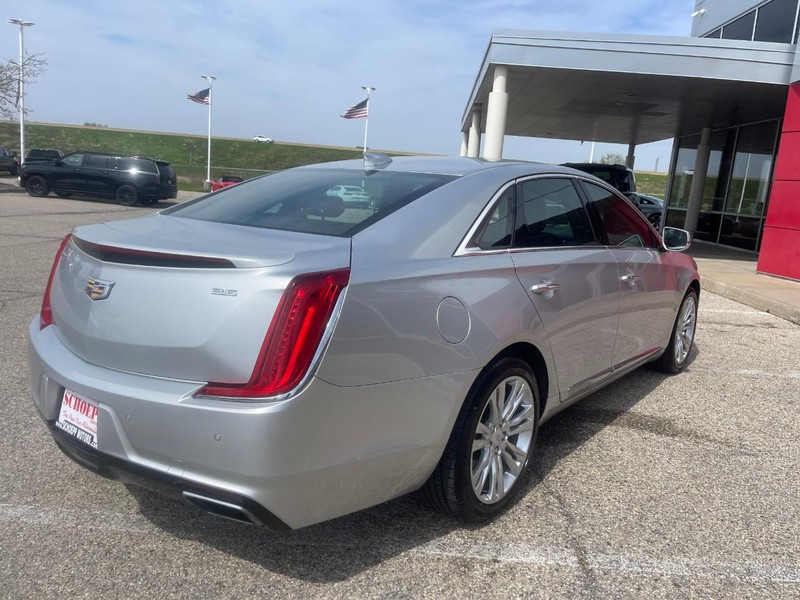 Cadillac XTS Vehicle Image 03