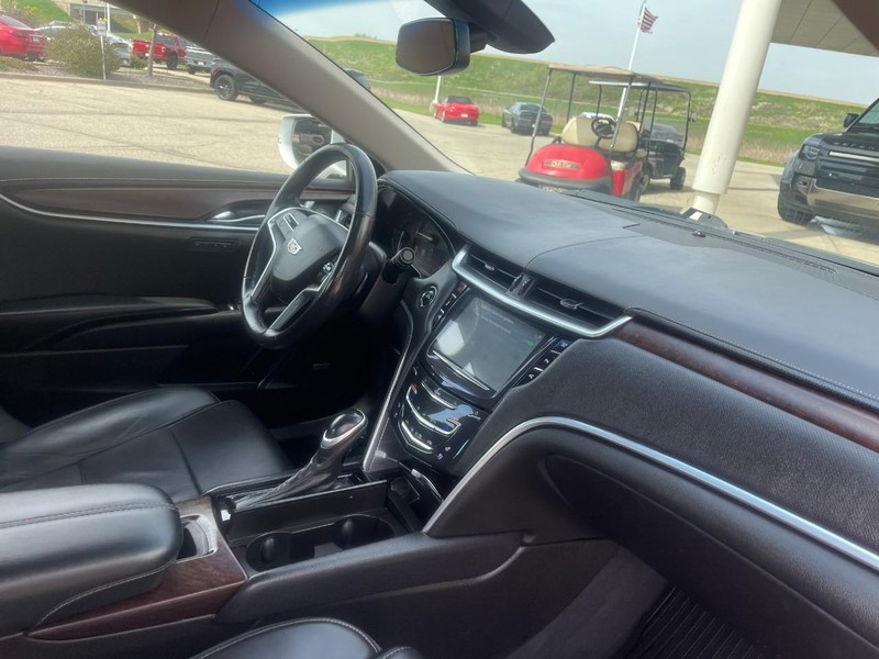 Cadillac XTS Vehicle Image 09