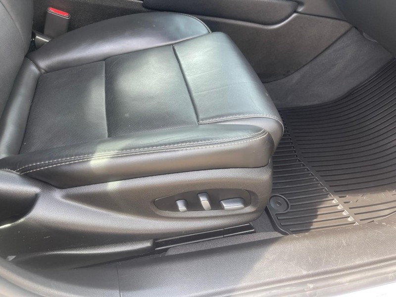 Cadillac XTS Vehicle Image 11