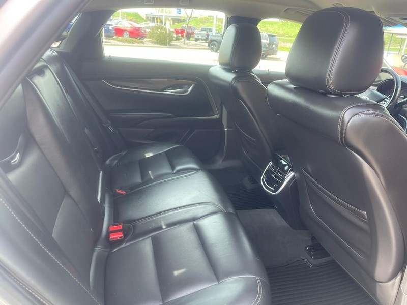 Cadillac XTS Vehicle Image 13
