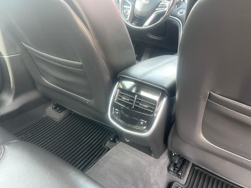 Cadillac XTS Vehicle Image 14