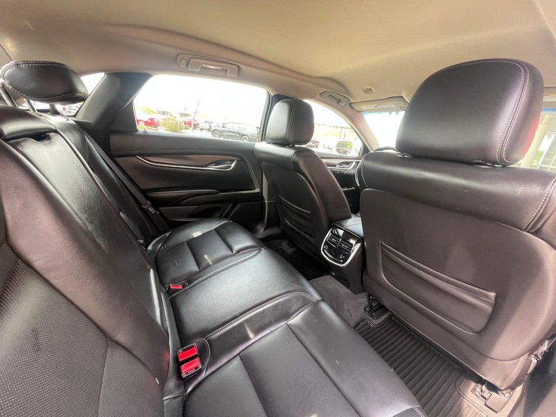 Cadillac XTS Vehicle Image 15