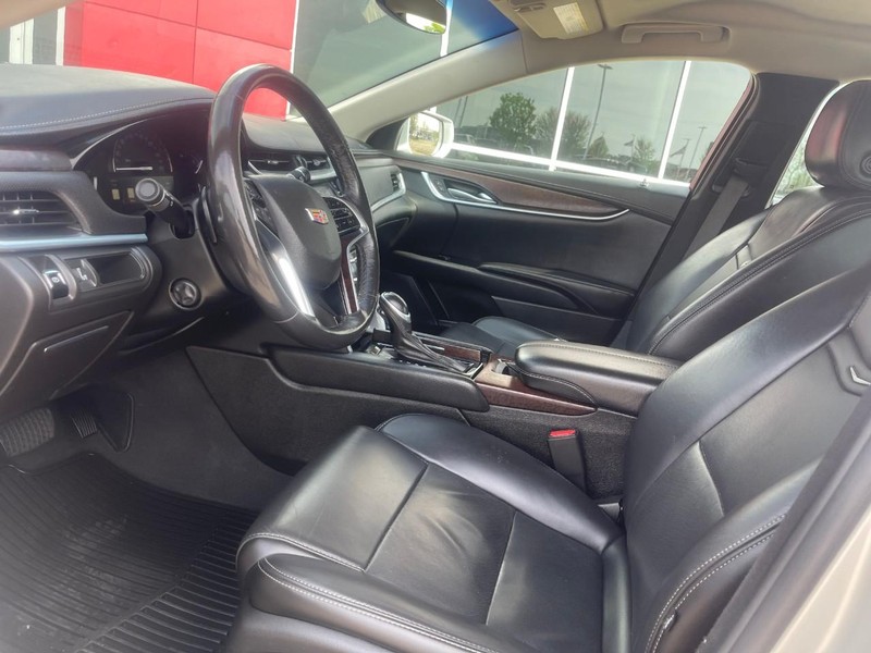 Cadillac XTS Vehicle Image 20