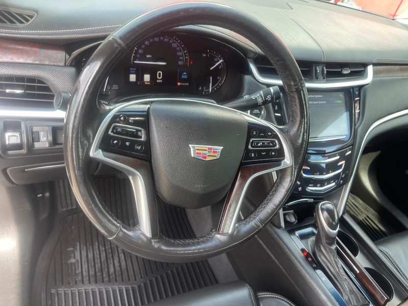 Cadillac XTS Vehicle Image 27