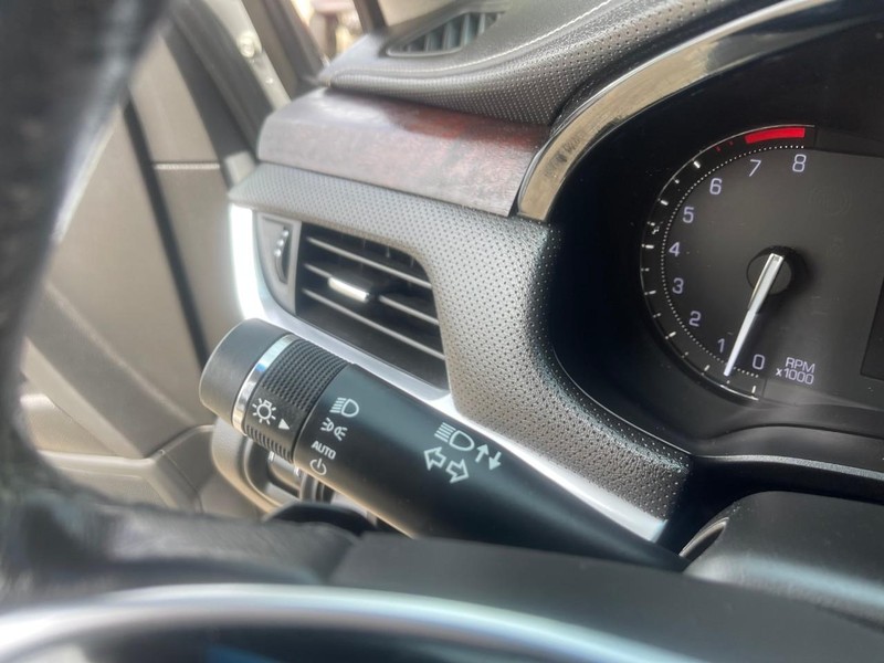Cadillac XTS Vehicle Image 35