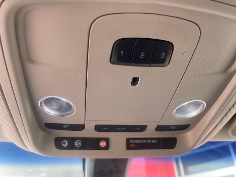 Cadillac XTS Vehicle Image 37