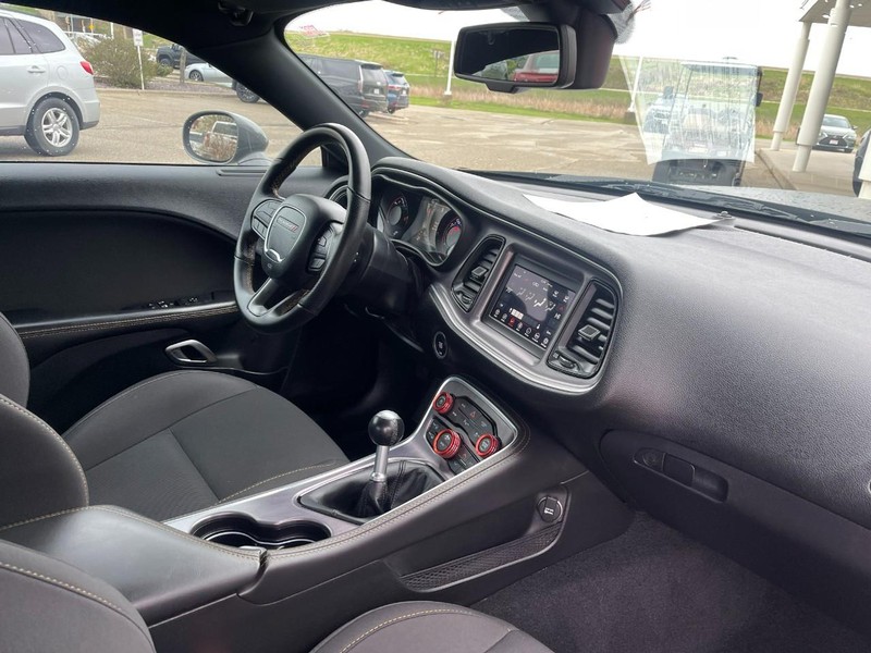 Dodge Challenger Vehicle Image 09