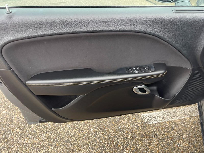 Dodge Challenger Vehicle Image 16