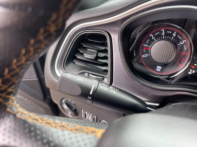 Dodge Challenger Vehicle Image 25