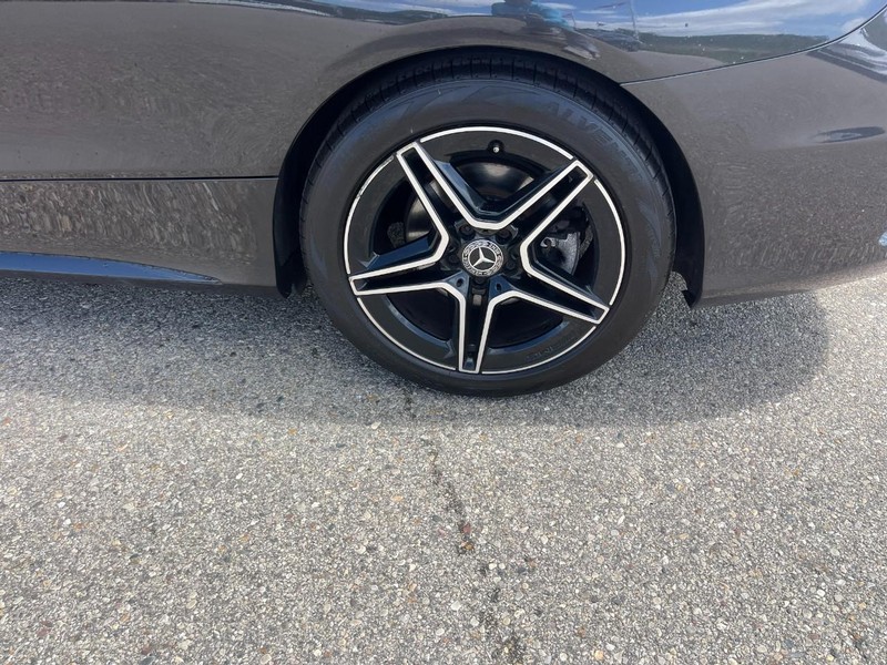 Mercedes-Benz C-Class Vehicle Image 05