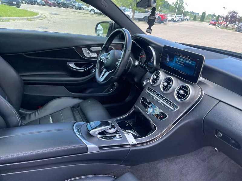 Mercedes-Benz C-Class Vehicle Image 09