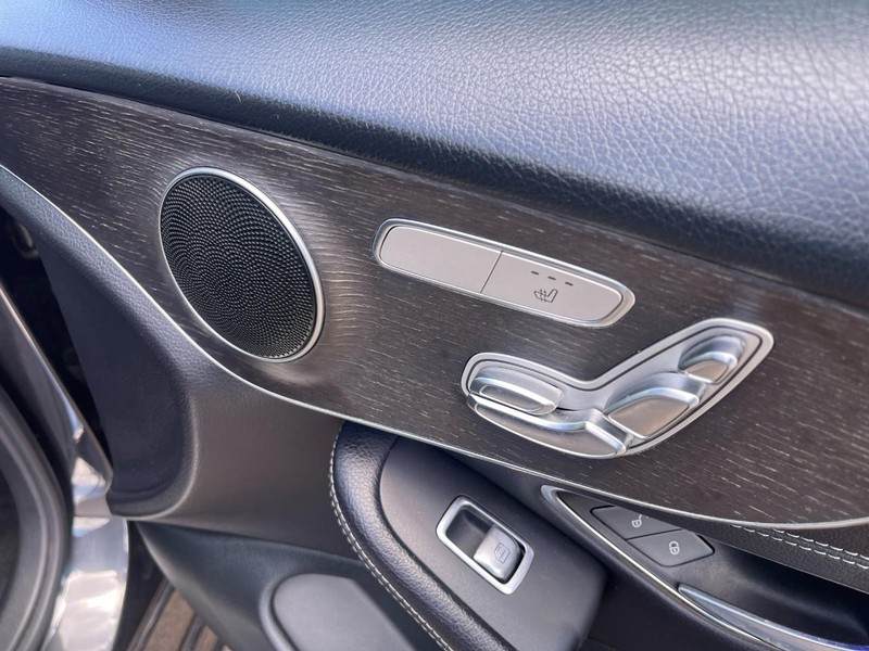 Mercedes-Benz C-Class Vehicle Image 14