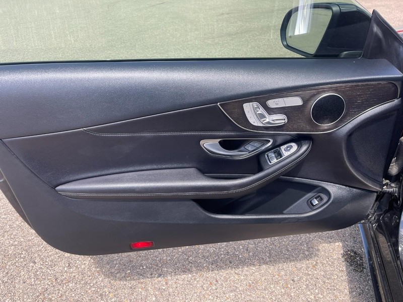 Mercedes-Benz C-Class Vehicle Image 17